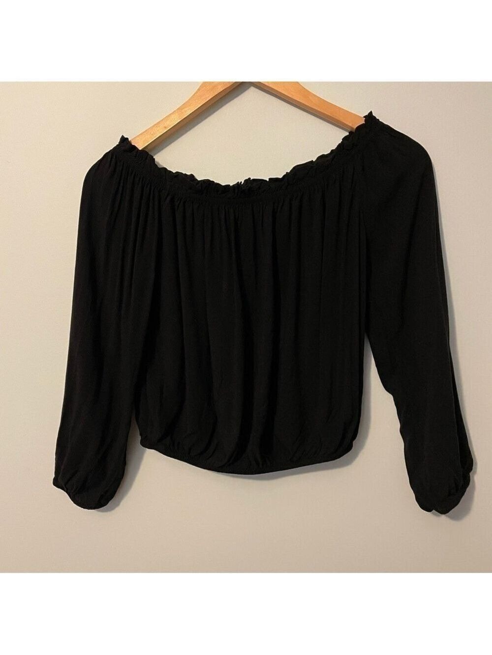 Brandy Melville Black Cropped Off the Shoulder Blouse - Picture 2 of 7